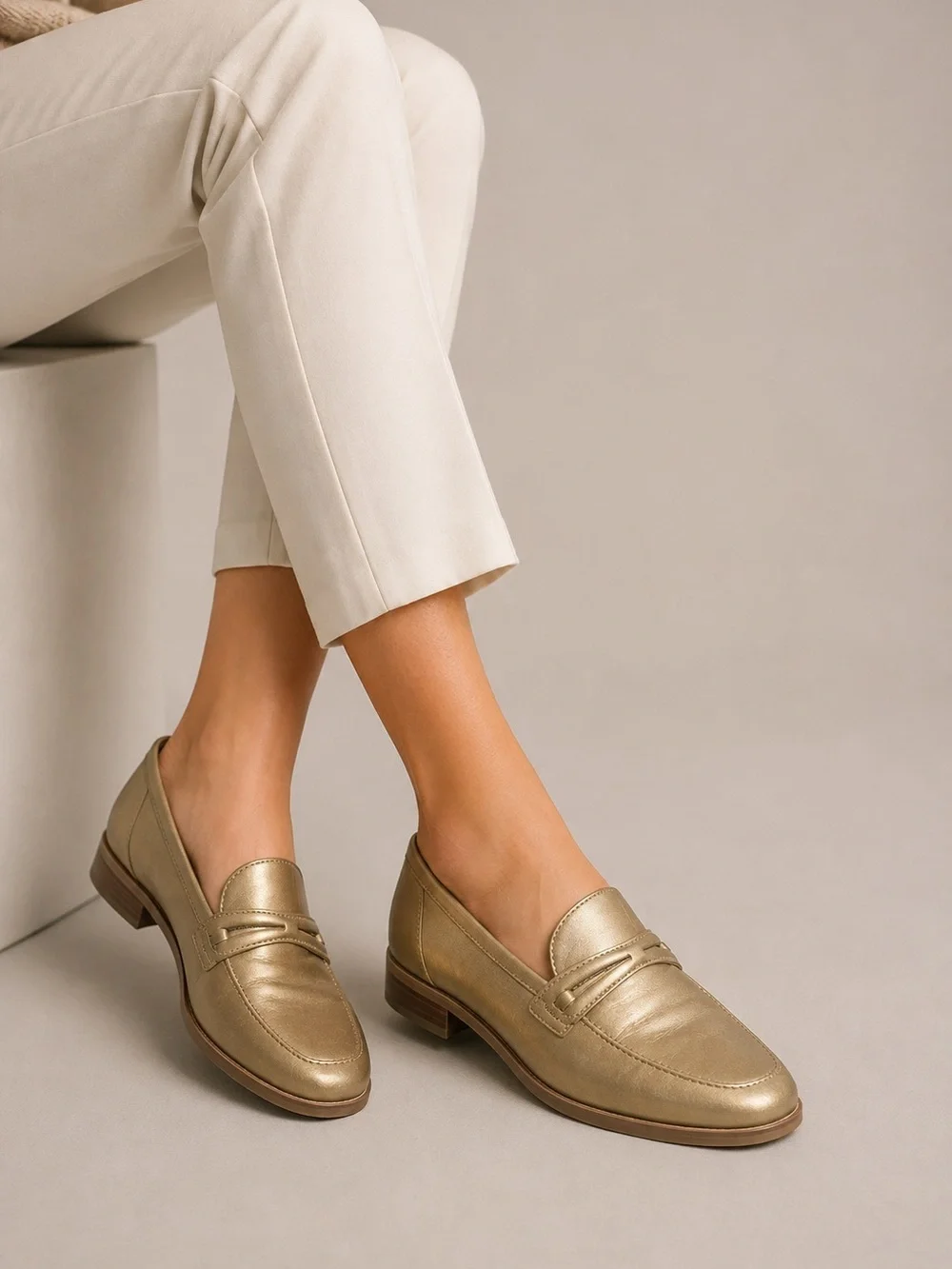 Etienne Aigner Stella Gold Leather Loafers Sz 7M, Y2K, 90’s, preppy
